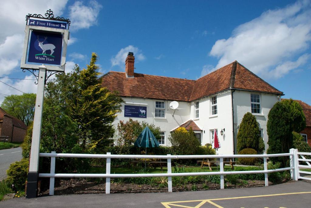 ניוברי The White Hart Inn מראה חיצוני תמונה