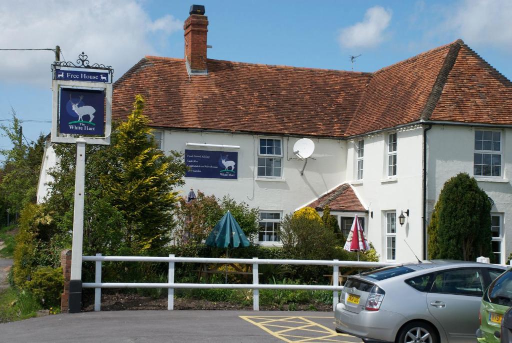 ניוברי The White Hart Inn מראה חיצוני תמונה